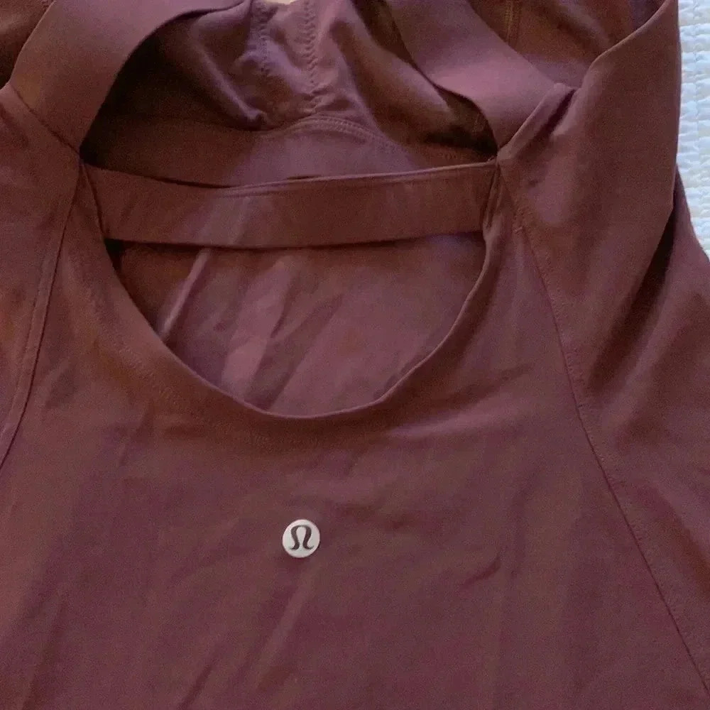 Lululemon - Picture 3 of 3